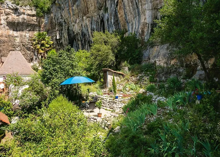 Gites Un Jardin Dans La Falaise