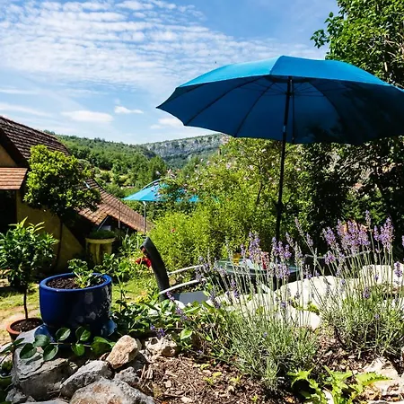 Gites Un Jardin Dans La Falaise Cabrerets Exterior foto