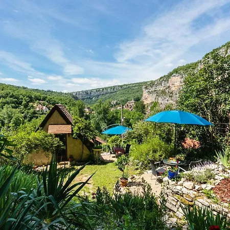 Gites Un Jardin Dans La Falaise Cabrerets Exterior foto