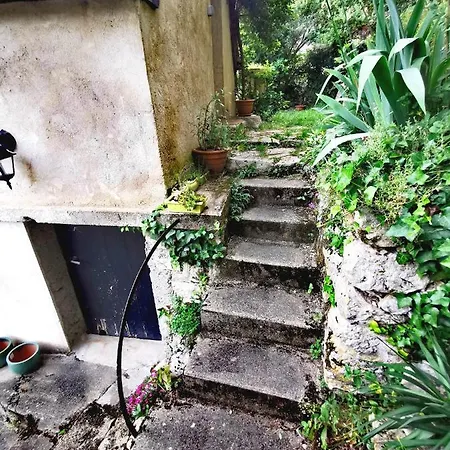 Gites Un Jardin Dans La Falaise Cabrerets Exterior foto