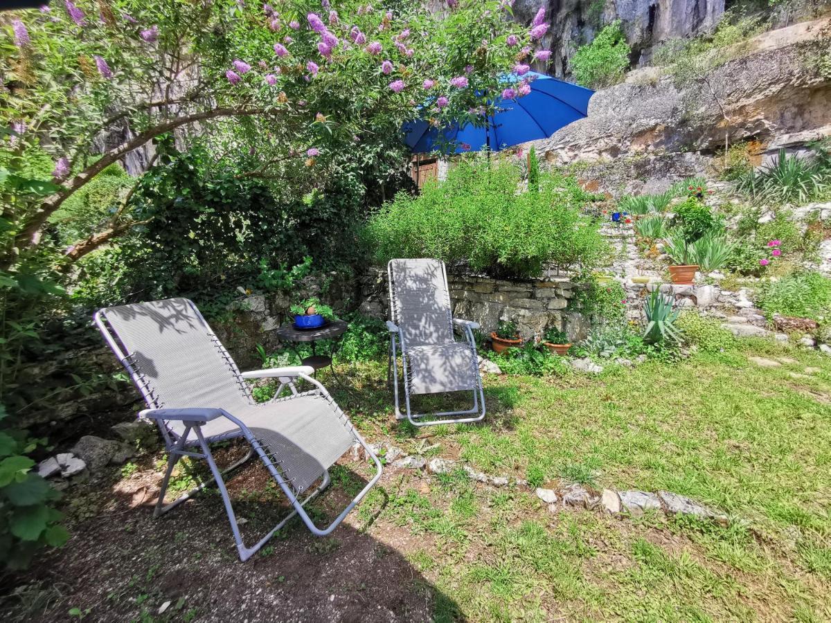Un Jardin Dans La Falaise Apartment Cabrerets