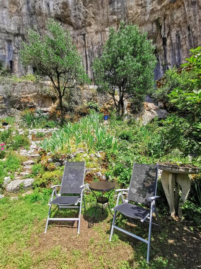 Un Jardin Dans La Falaise * Cabrerets